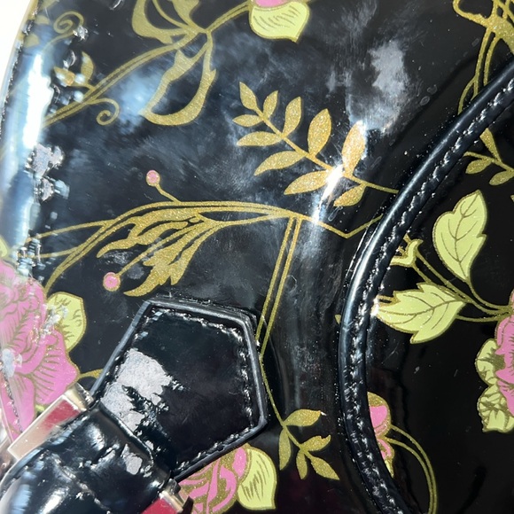 BRAVO Beverly Hills Collection Genuine Leather    Color:  black and green - Picture 15 of 15